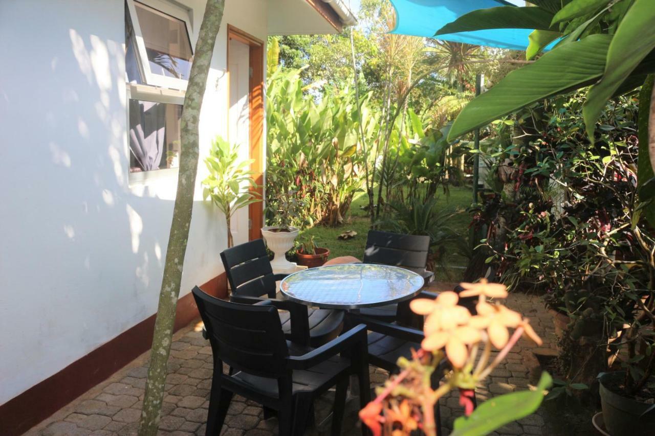 Garden Hut Apartment วิกตอเรีย ภายนอก รูปภาพ