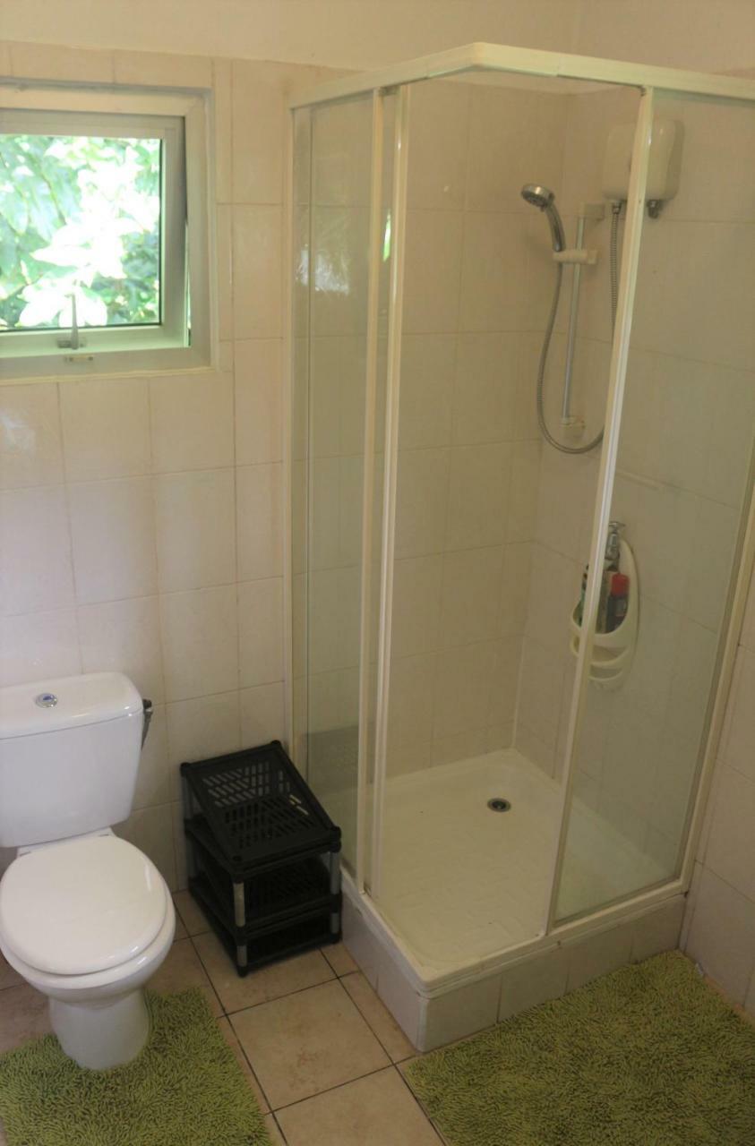 Garden Hut Apartment วิกตอเรีย ภายนอก รูปภาพ
