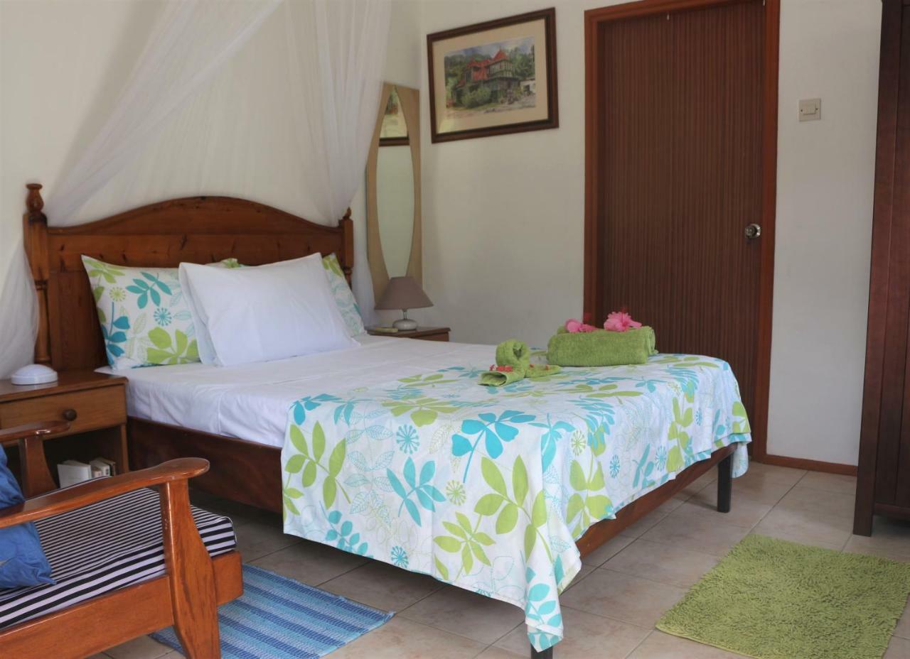 Garden Hut Apartment วิกตอเรีย ภายนอก รูปภาพ